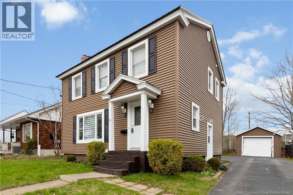25 Wellington Avenue, Moncton, New Brunswick  E1E 2A7 - Photo 2 - NB137686