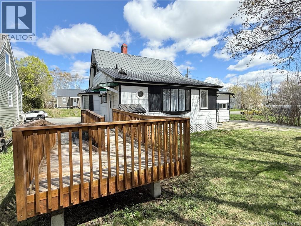 131 St John Street, Woodstock, New Brunswick  E7M 2V2 - Photo 3 - NB139289