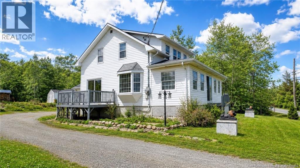 496 Rue Principale, Pointe-Verte, New Brunswick  E8J 2Z6 - Photo 1 - NB139351