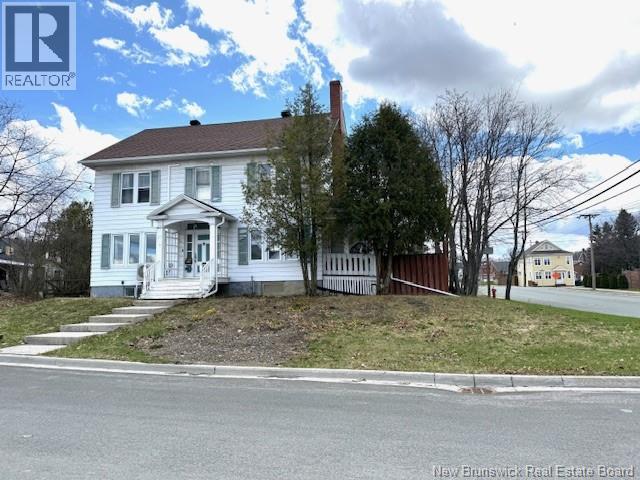 28 Dufferin Street, Campbellton, New Brunswick  E3N 2N2 - Photo 1 - NB139606