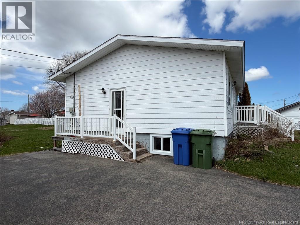 18 Jeux De Lacadie Street, Lamèque, New Brunswick  E8T 1M3 - Photo 3 - NB136464