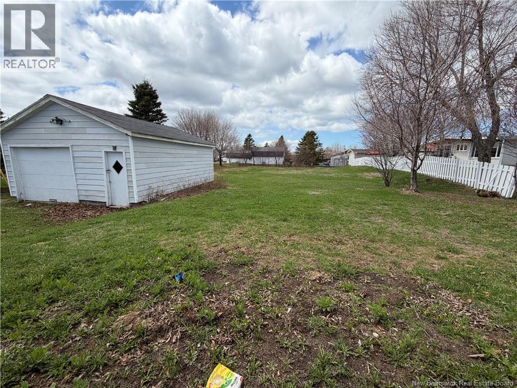 18 Jeux De Lacadie Street, Lamèque, New Brunswick  E8T 1M3 - Photo 5 - NB136464
