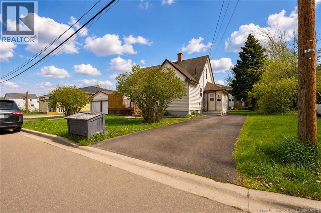 39 Edmond Street, Moncton, New Brunswick  E1A 3K5 - Photo 2 - NB139984