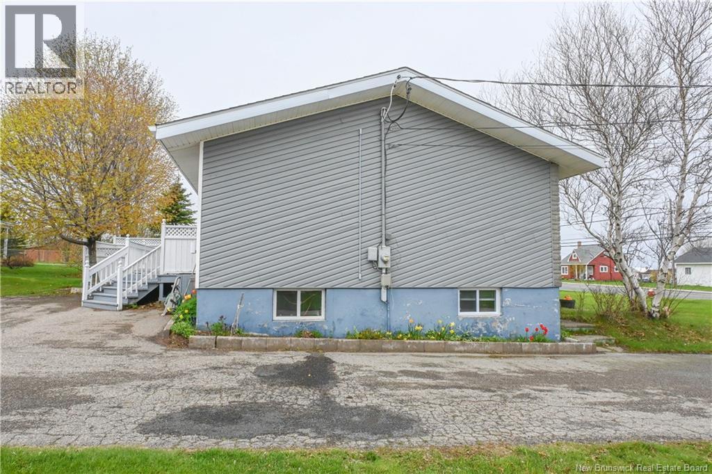 286 Saint-Pierre E. Boulevard, Caraquet, New Brunswick E1W 1B5 - Photo 3 - NB140051