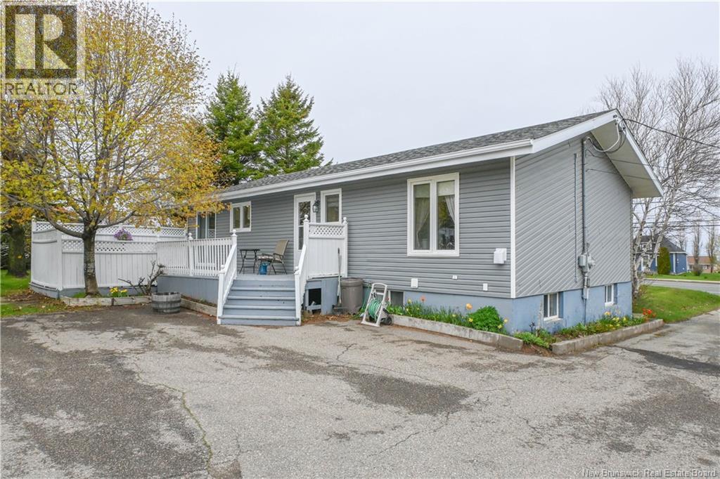 286 Saint-Pierre E. Boulevard, Caraquet, New Brunswick E1W 1B5 - Photo 4 - NB140051