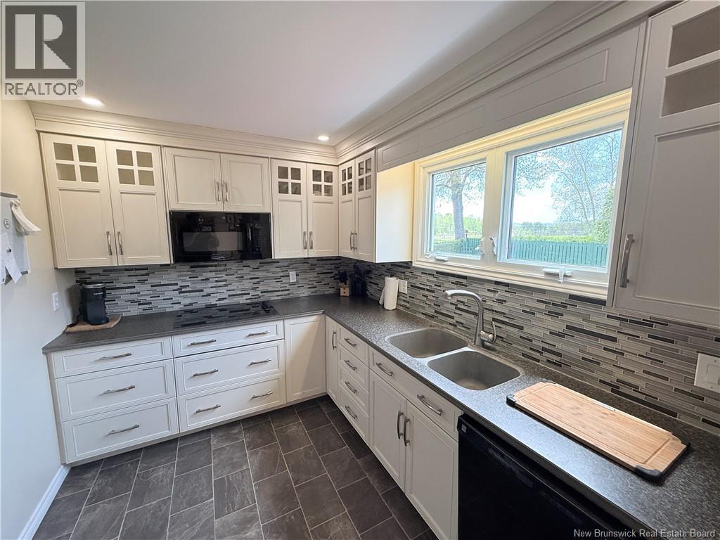 111 Elizabeth Street, Woodstock, New Brunswick  E7M 1P8 - Photo 10 - NB140002