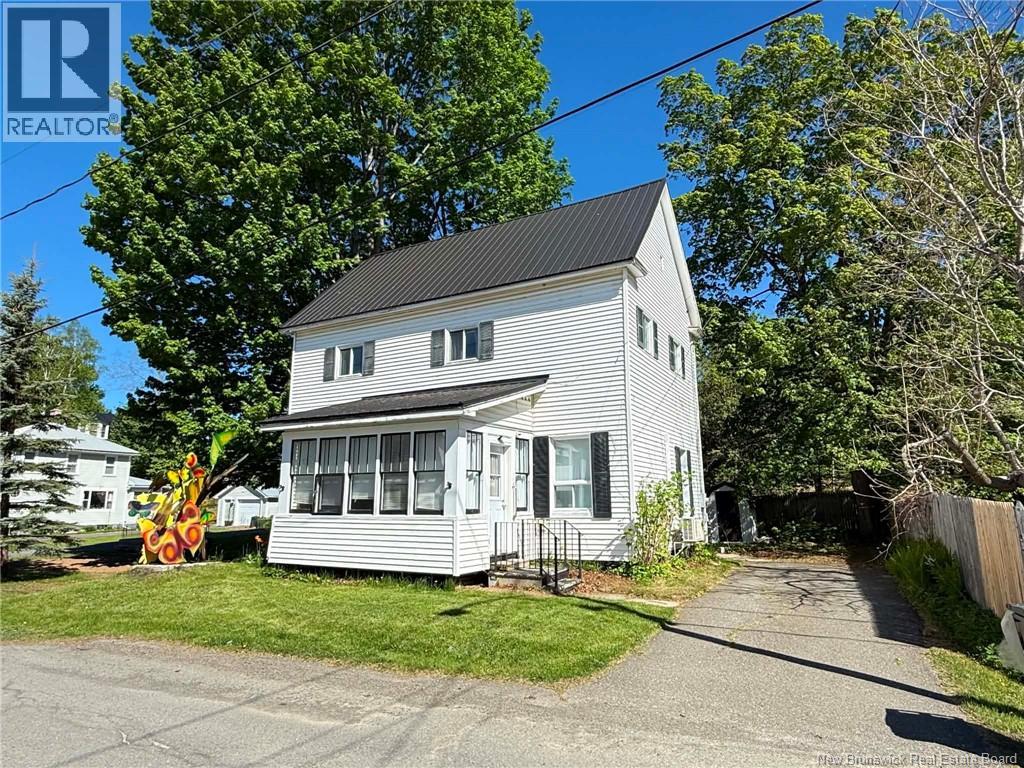 106 College Street, Woodstock, New Brunswick  E7M 1K6 - Photo 1 - NB140241
