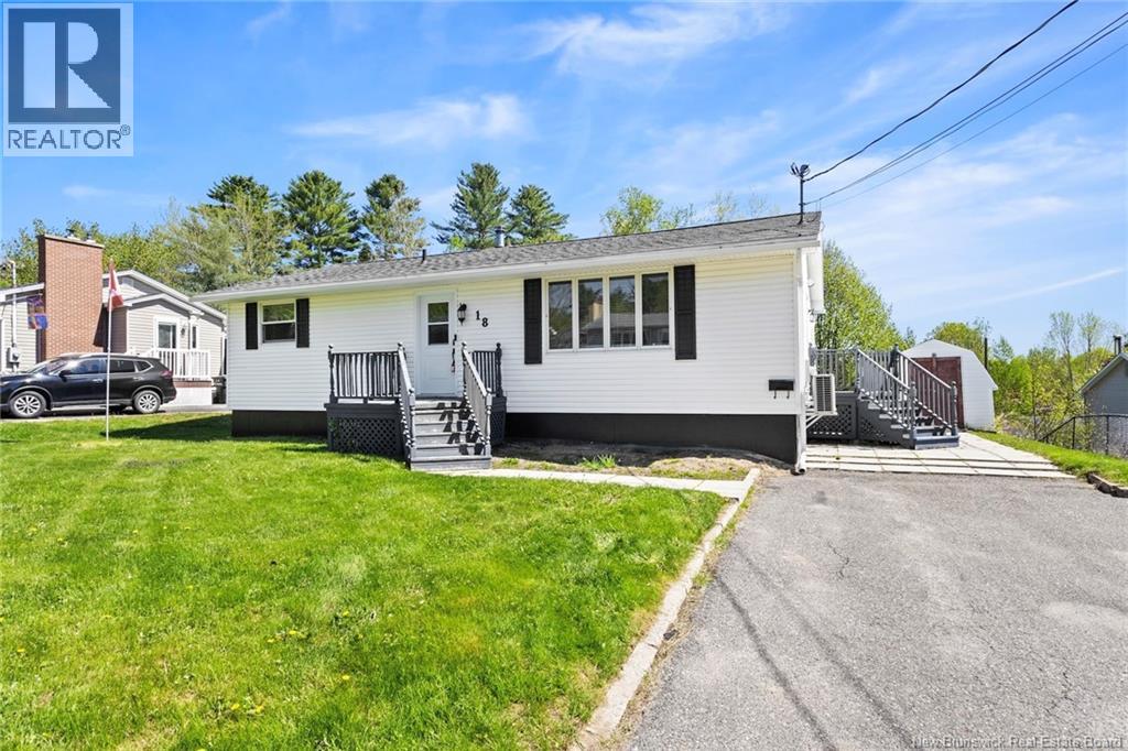18 Hollybrook Street, Fredericton, New Brunswick  E3A 4N7 - Photo 2 - NB140069