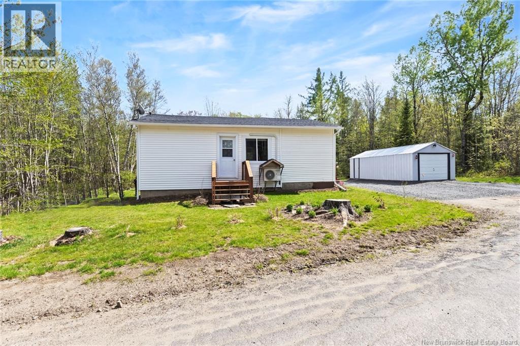 23 Oak Street, Minto, New Brunswick  E4B 3C4 - Photo 2 - NB140623