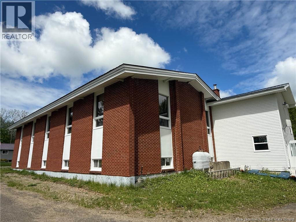 98 Mcnair Drive, Nackawic, New Brunswick  E6G 1A8 - Photo 45 - NB136756