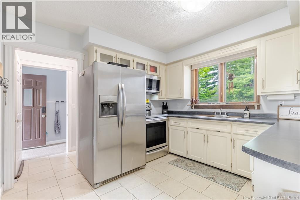 281 Canterbury Drive, Fredericton, New Brunswick  E3B 4M2 - Photo 11 - NB141090