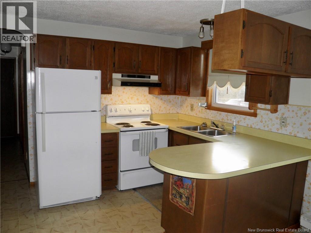 99 Mclean Street, Sussex, New Brunswick  E4E 2G5 - Photo 4 - NB141136