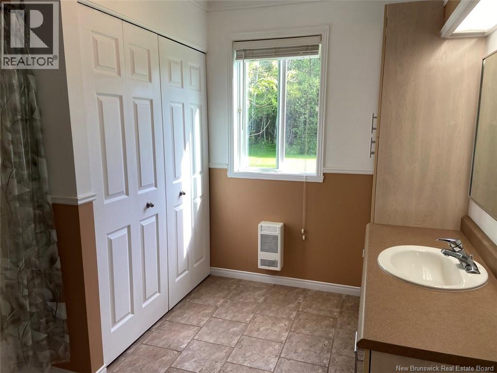 52 Raymond Street, Edmundston, New Brunswick  E3V 4Z7 - Photo 8 - NB141218