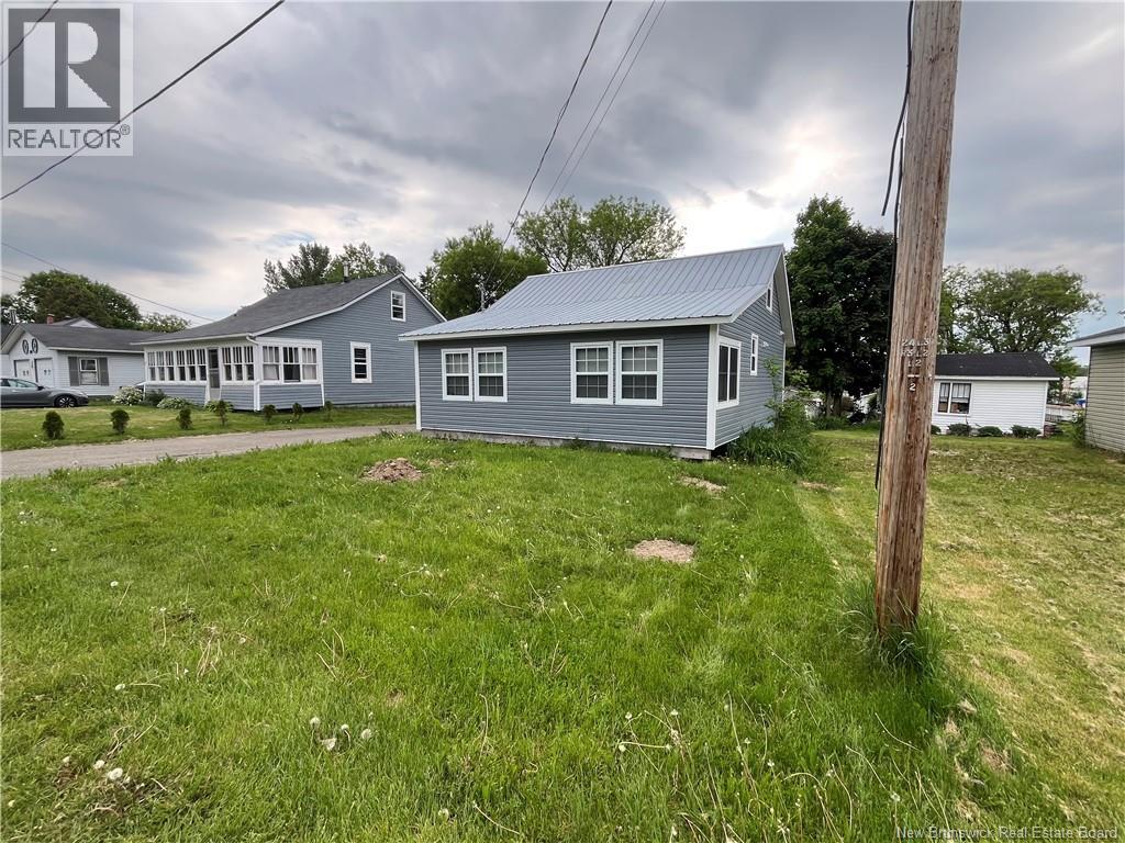 9 Churchill Street, Hartland, New Brunswick  E1N 4B8 - Photo 2 - NB141365