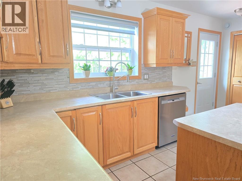 435 Acadie, Beresford, New Brunswick  E8K 2C6 - Photo 32 - NB141772