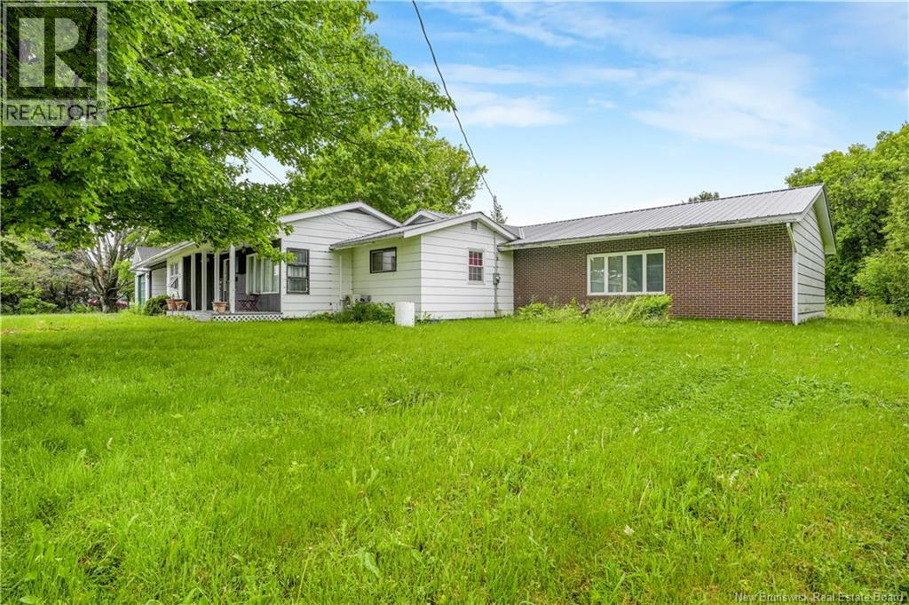 140 Wentworth Street, Woodstock, New Brunswick  E7M 2Z7 - Photo 2 - NB141826