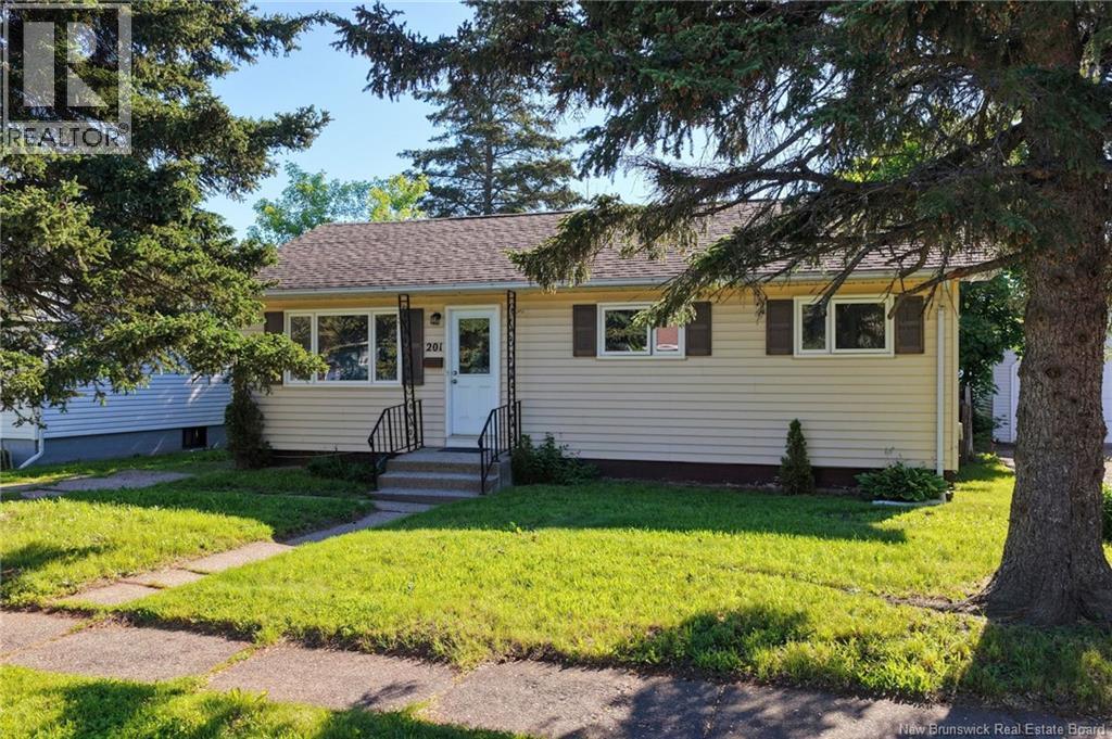 201 Sumner Avenue, Moncton, New Brunswick  E1C 8A6 - Photo 2 - NB142257