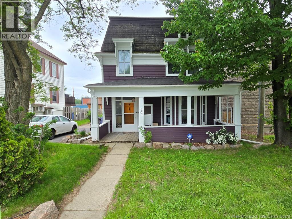 666 King, Bathurst, New Brunswick E2A 1R1 - Photo 1 - NB142766