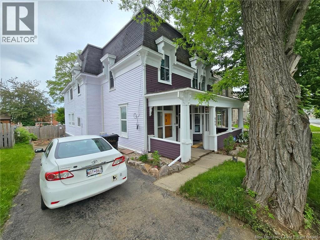 666 King, Bathurst, New Brunswick E2A 1R1 - Photo 2 - NB142766