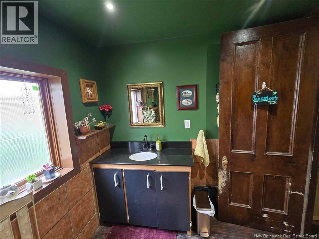 666 King, Bathurst, New Brunswick E2A 1R1 - Photo 25 - NB142766