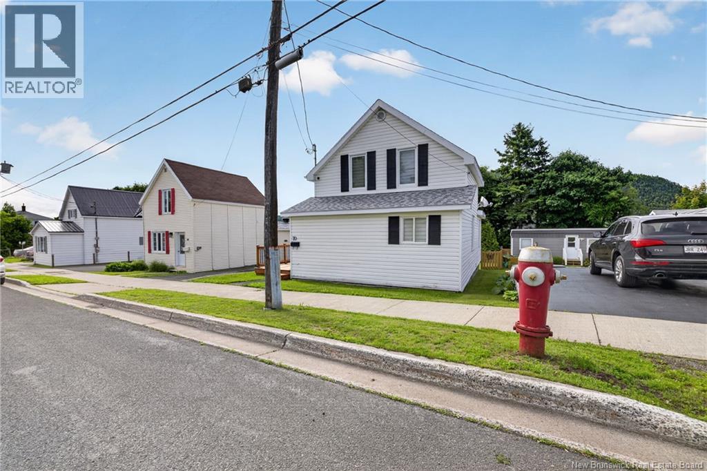 70 Duncan, Campbellton, New Brunswick  E3N 2K9 - Photo 2 - NB142816