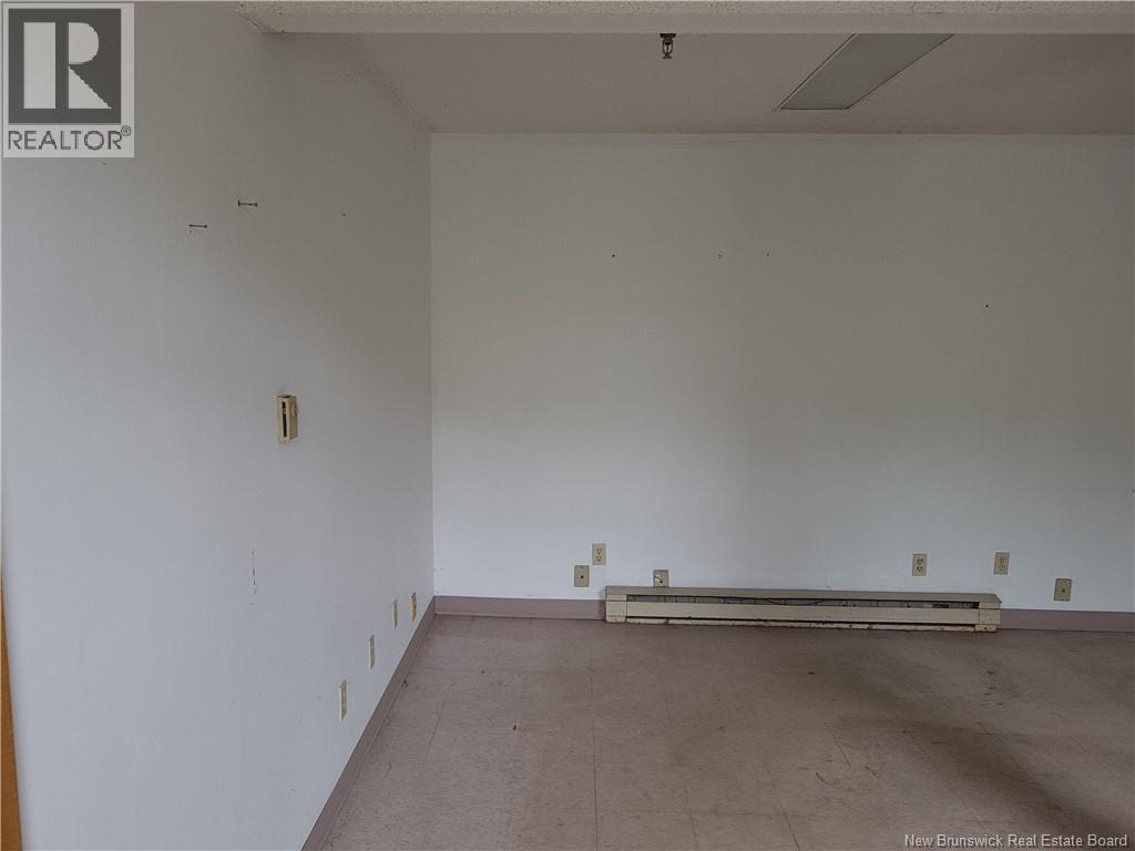 48 Hatheway Crescent Unit# 1, Saint John, New Brunswick  E2M 5V3 - Photo 3 - NB143066
