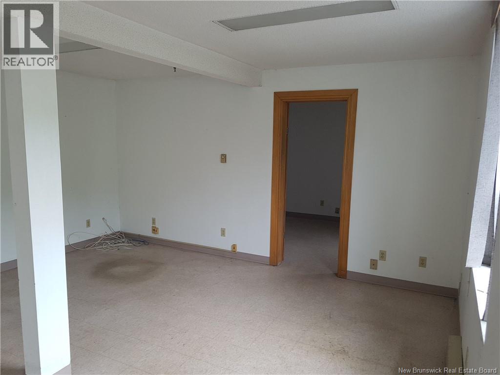48 Hatheway Crescent Unit# 1, Saint John, New Brunswick  E2M 5V3 - Photo 4 - NB143066