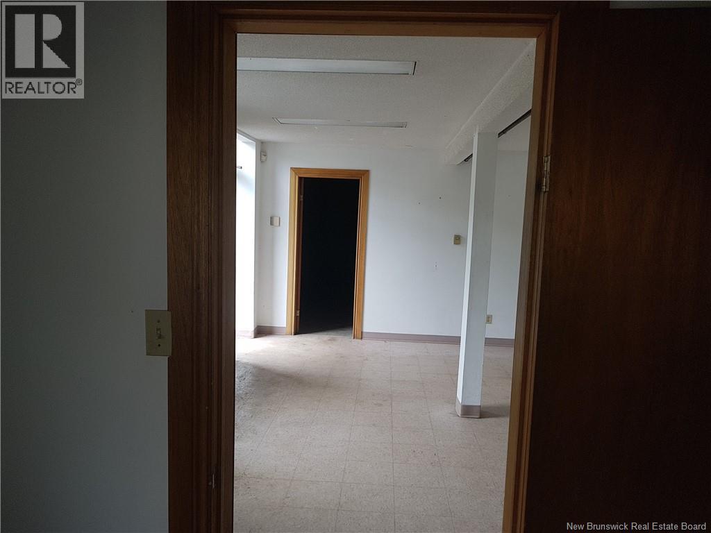 48 Hatheway Crescent Unit# 1, Saint John, New Brunswick  E2M 5V3 - Photo 5 - NB143066