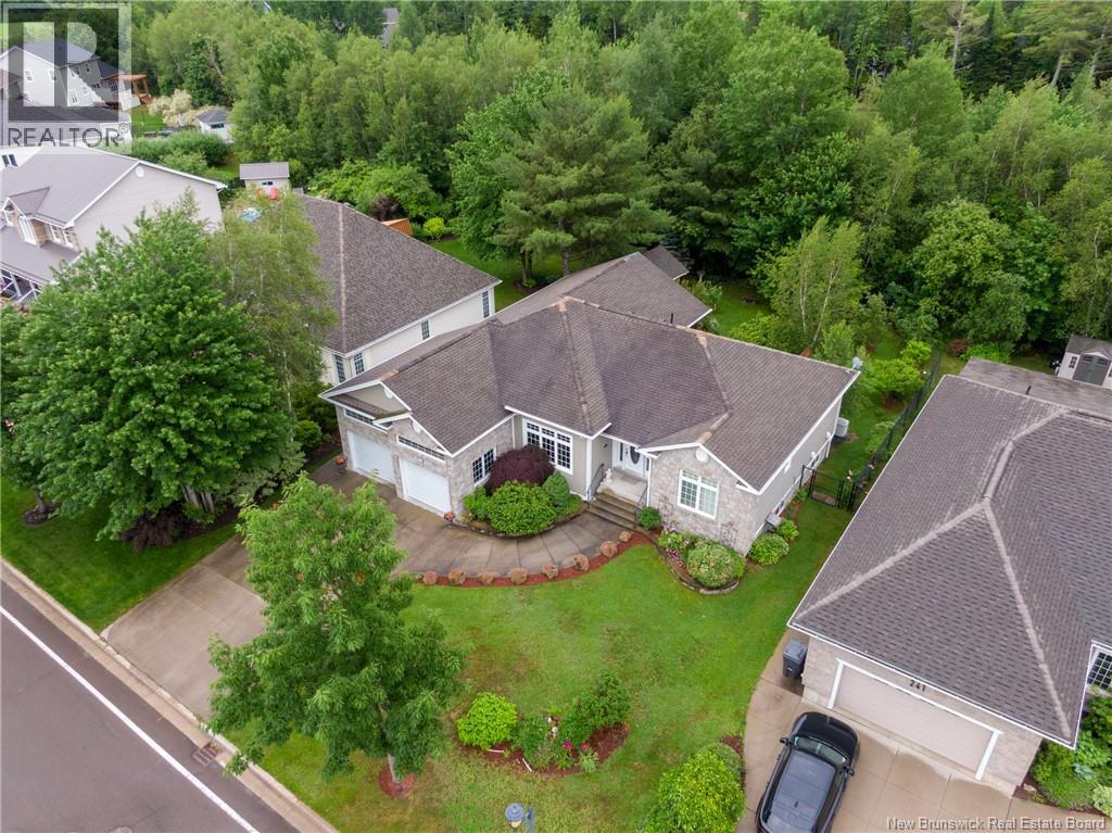 235 Summerhill Row, Fredericton, New Brunswick  E3A 0C5 - Photo 2 - NB142951