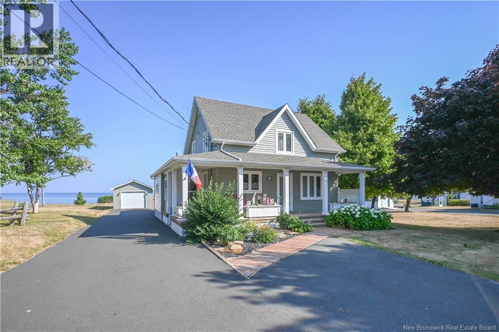 245 Saint-Pierre E Boulevard, Caraquet, New Brunswick  E1W 1B1 - Photo 2 - NB143195