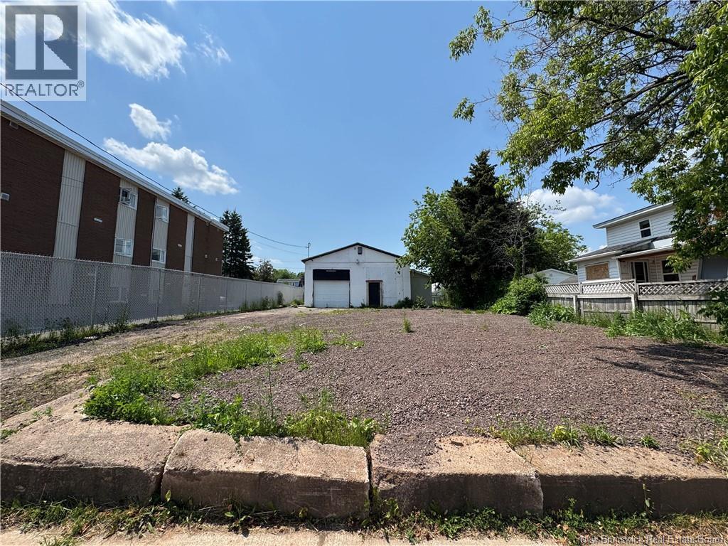 190 Spruce Street, Moncton, New Brunswick  E1A 1P5 - Photo 3 - NB143209