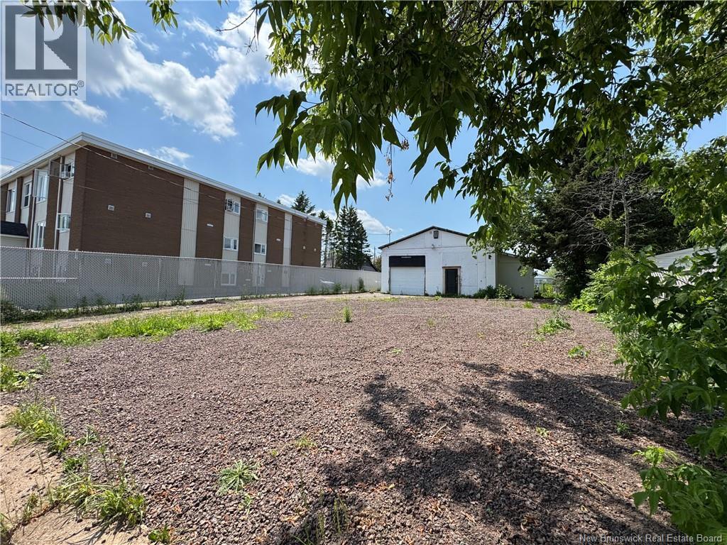 190 Spruce Street, Moncton, New Brunswick  E1A 1P5 - Photo 4 - NB143209