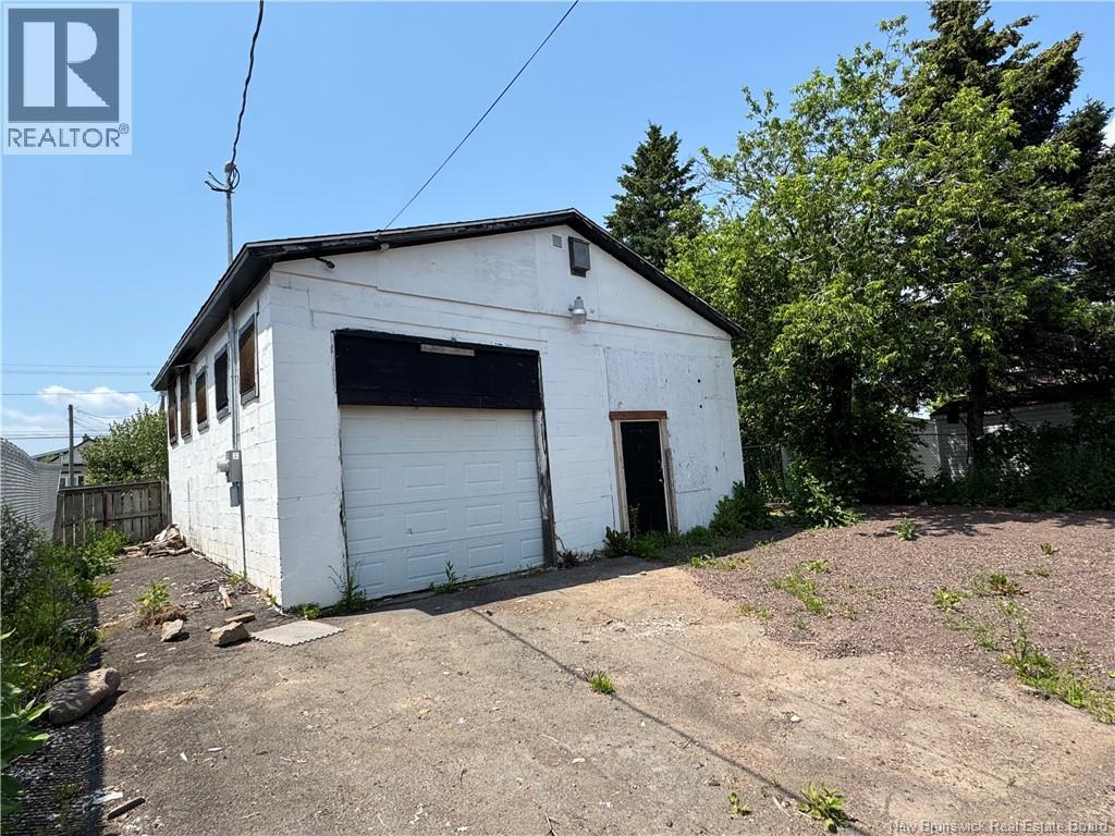 190 Spruce Street, Moncton, New Brunswick  E1A 1P5 - Photo 5 - NB143209