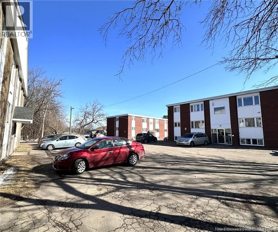 139 Elmwood Drive, Moncton, New Brunswick  E1A 1X2 - Photo 3 - NB139477