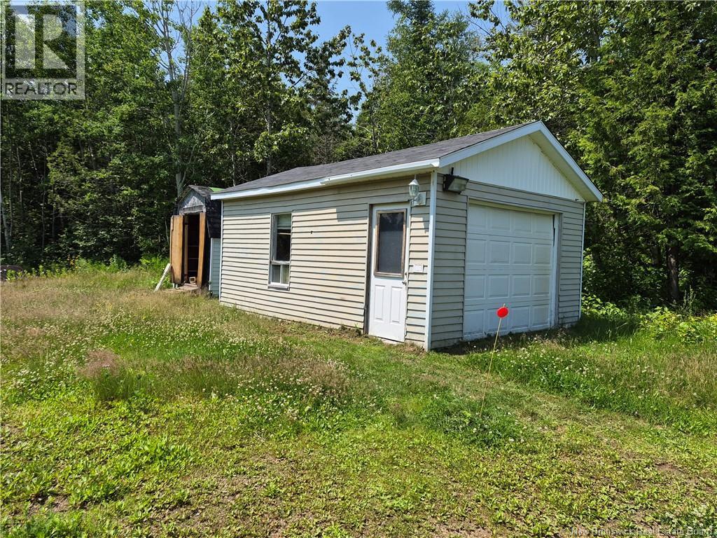 258 Rue Principale, Pointe-Verte, New Brunswick E8J 2W8 - Photo 3 - NB142052