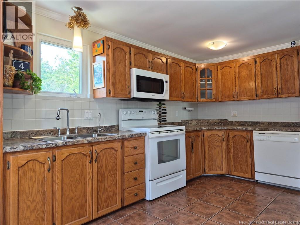 258 Rue Principale, Pointe-Verte, New Brunswick E8J 2W8 - Photo 5 - NB142052
