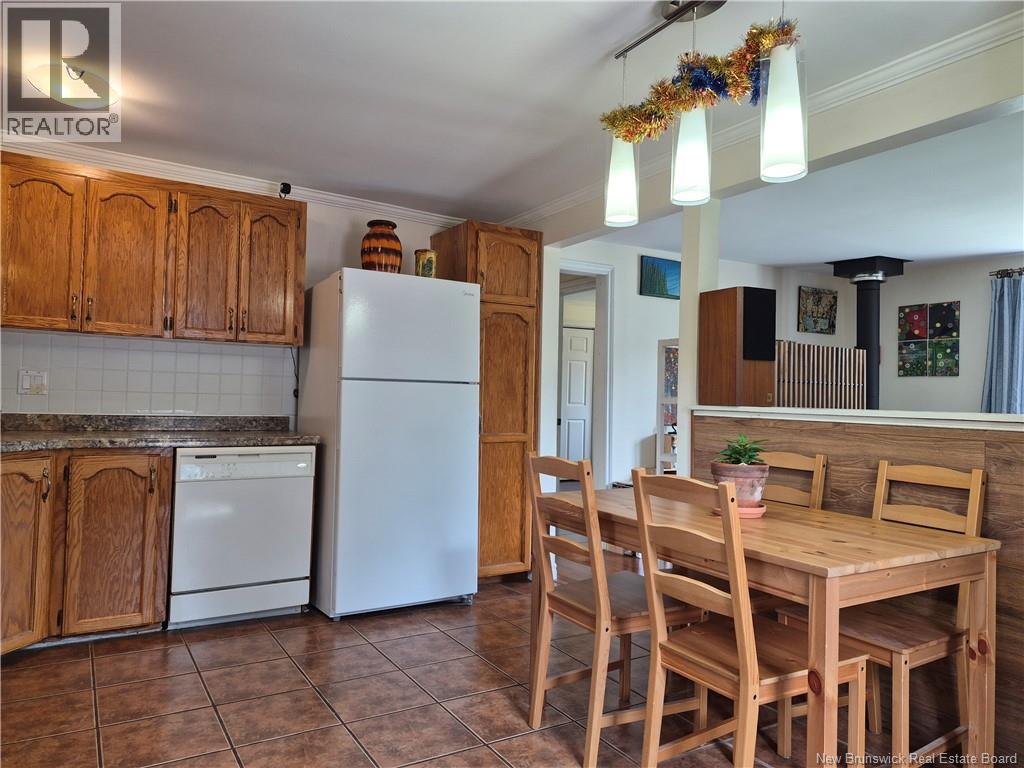 258 Rue Principale, Pointe-Verte, New Brunswick E8J 2W8 - Photo 6 - NB142052