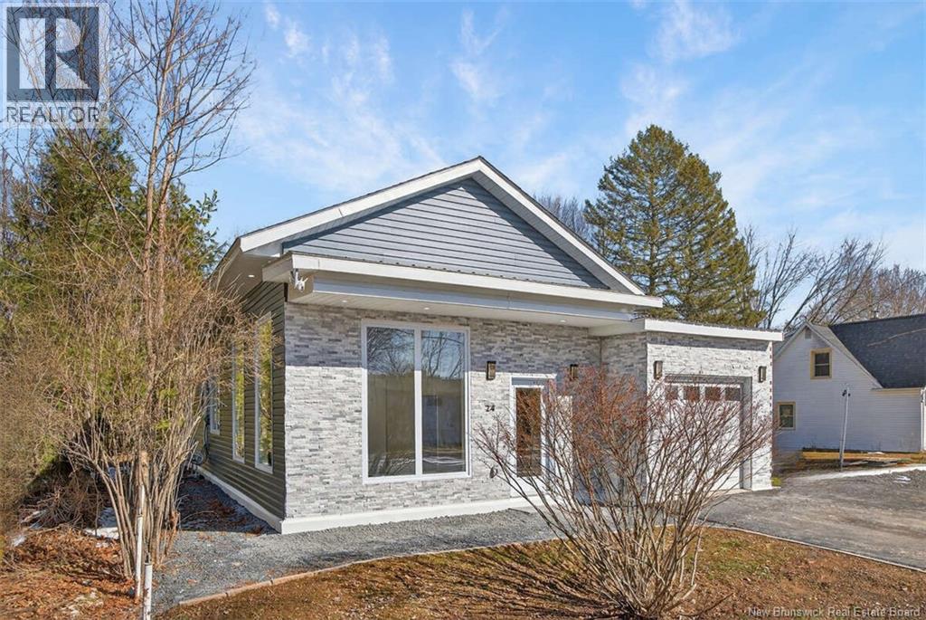 24 Murray Avenue, Fredericton, New Brunswick  E3A 3Y5 - Photo 3 - NB143984