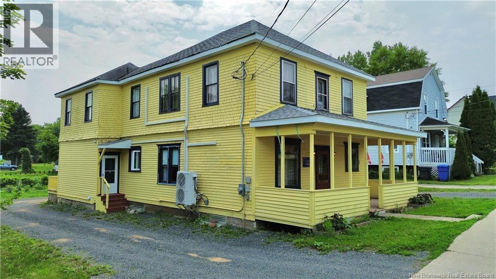 539 Queen St, Bathurst, New Brunswick  E2A 2J8 - Photo 1 - NB144054
