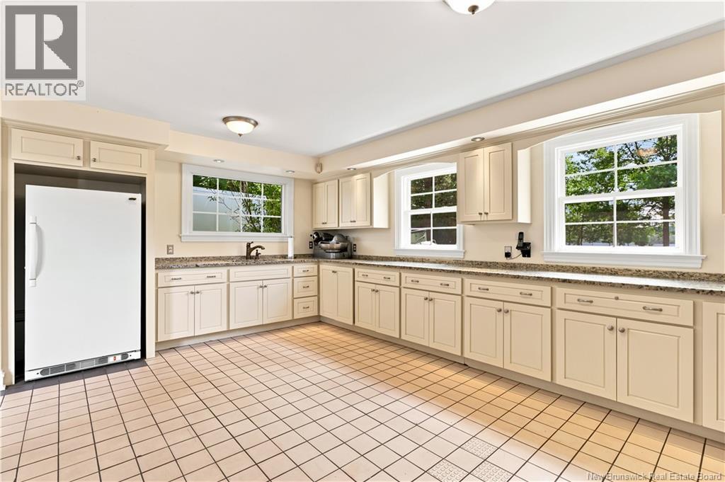 916 Riverside Drive, Fredericton, New Brunswick  E3A 8E6 - Photo 42 - NB144381