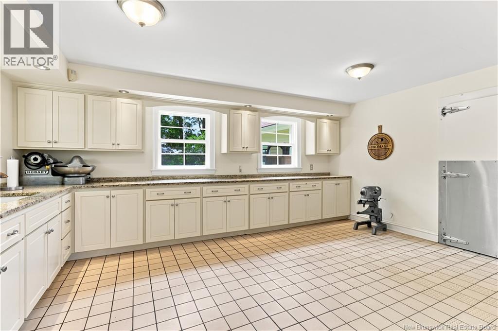 916 Riverside Drive, Fredericton, New Brunswick  E3A 8E6 - Photo 43 - NB144381