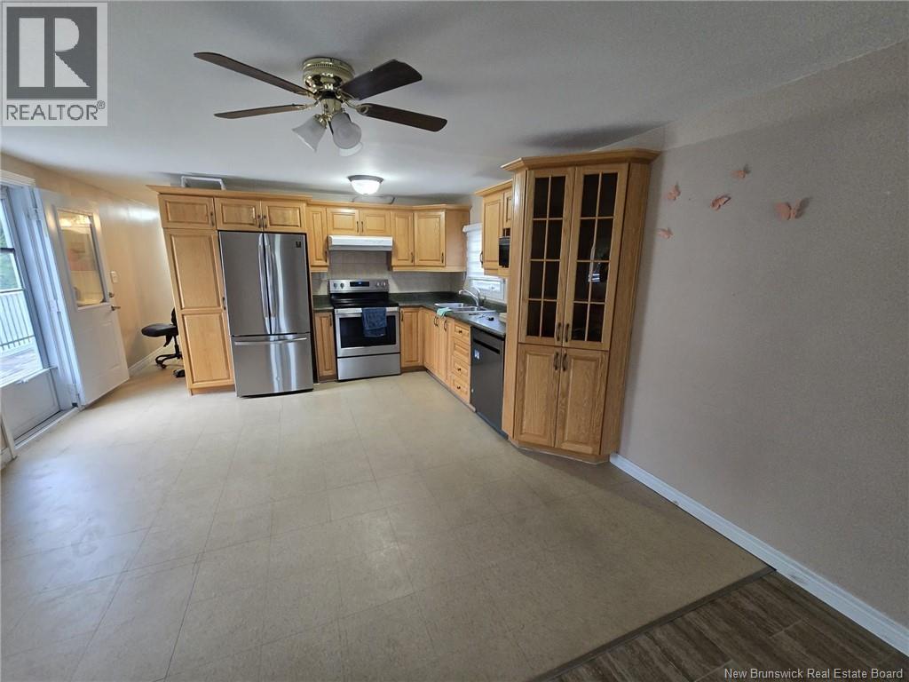 190 Lakeside Avenue, Bathurst, New Brunswick  E2A 2S7 - Photo 6 - NB145255