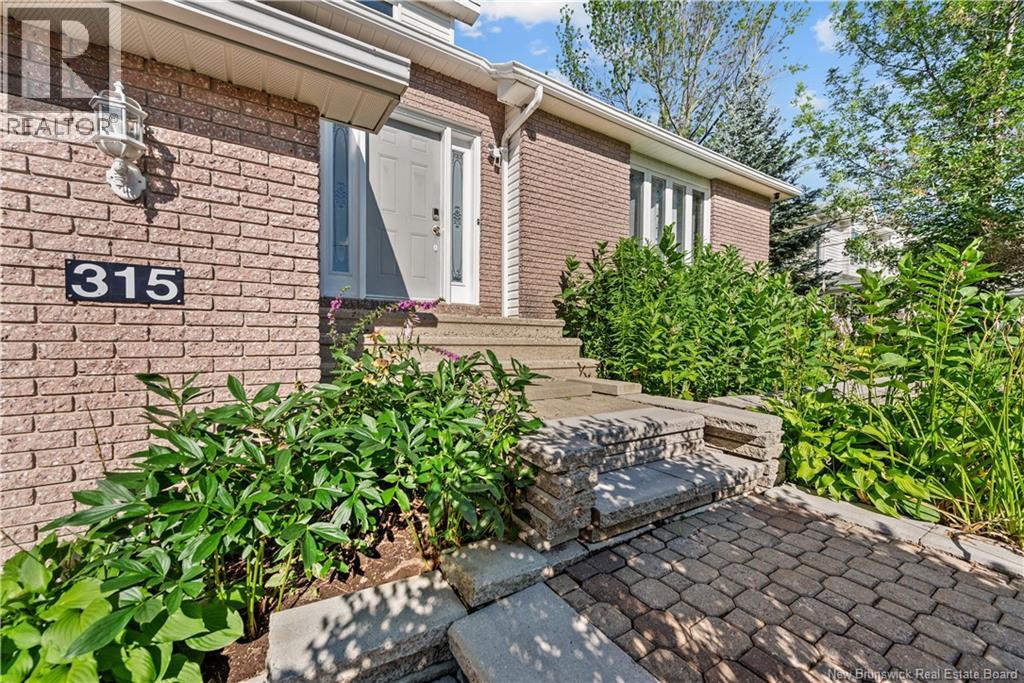 315 Belliveau, Dieppe, New Brunswick E1A 6T5 - Photo 3 - NB145296