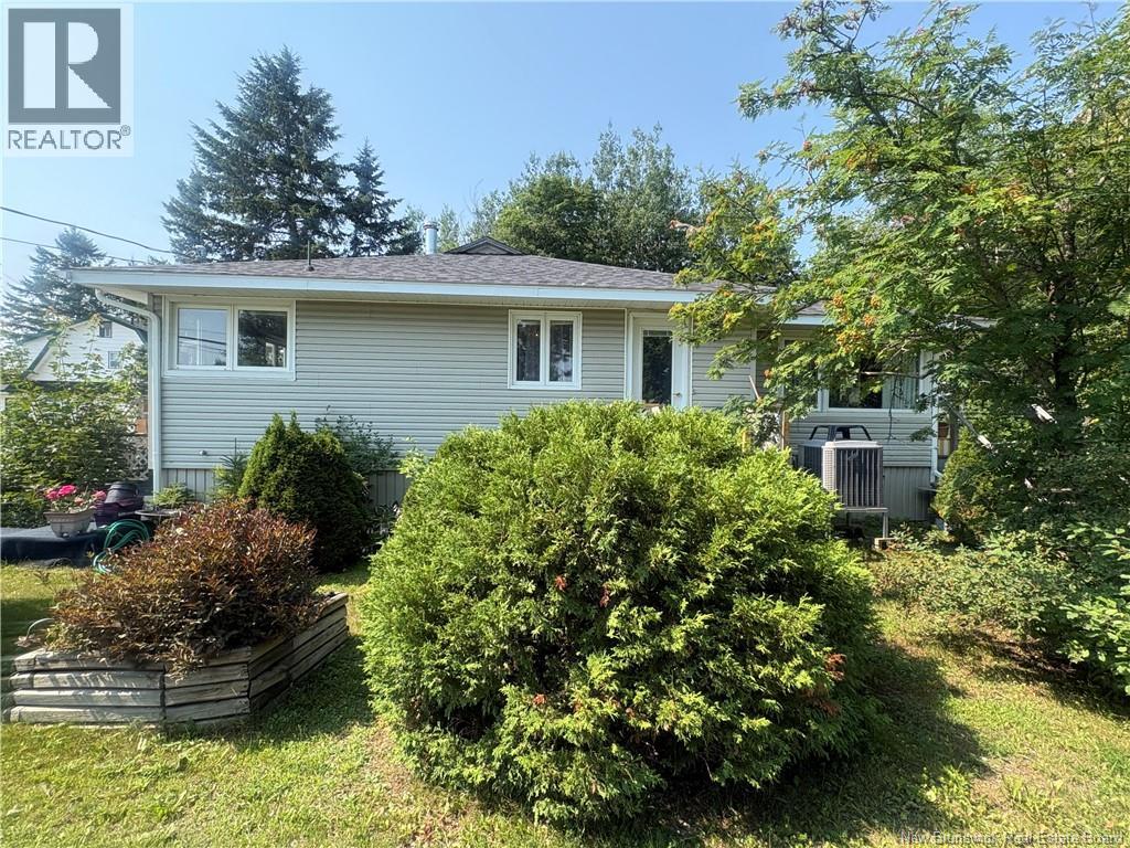 233 King George, Miramichi, New Brunswick  E1V 1K8 - Photo 2 - NB145337
