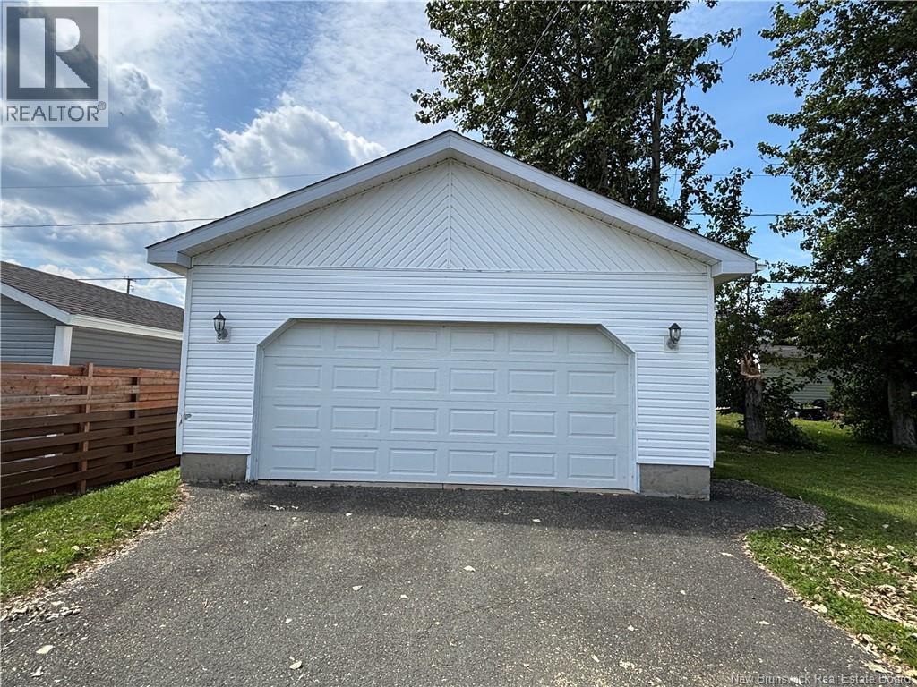 716 Rue Mgr Lanteigne, Petit-Rocher, New Brunswick  E8J 1E7 - Photo 8 - NB145588