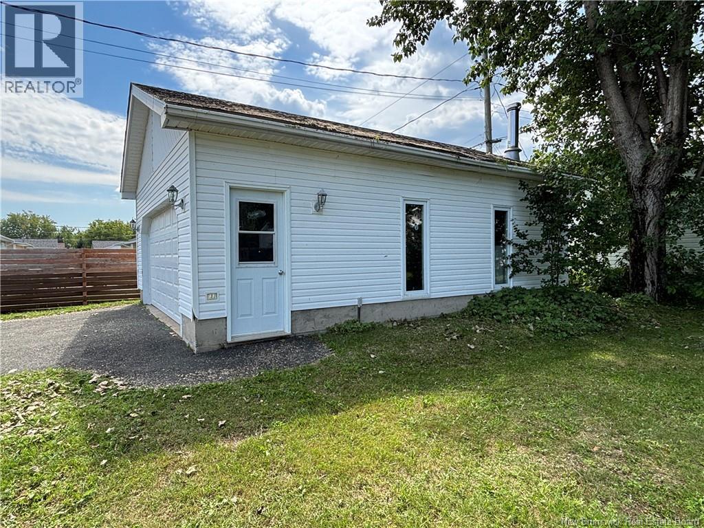 716 Rue Mgr Lanteigne, Petit-Rocher, New Brunswick  E8J 1E7 - Photo 9 - NB145588
