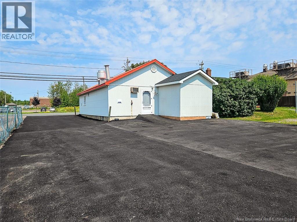 498 Champlain Street, Dieppe, New Brunswick  E1A 1P4 - Photo 3 - NB145286