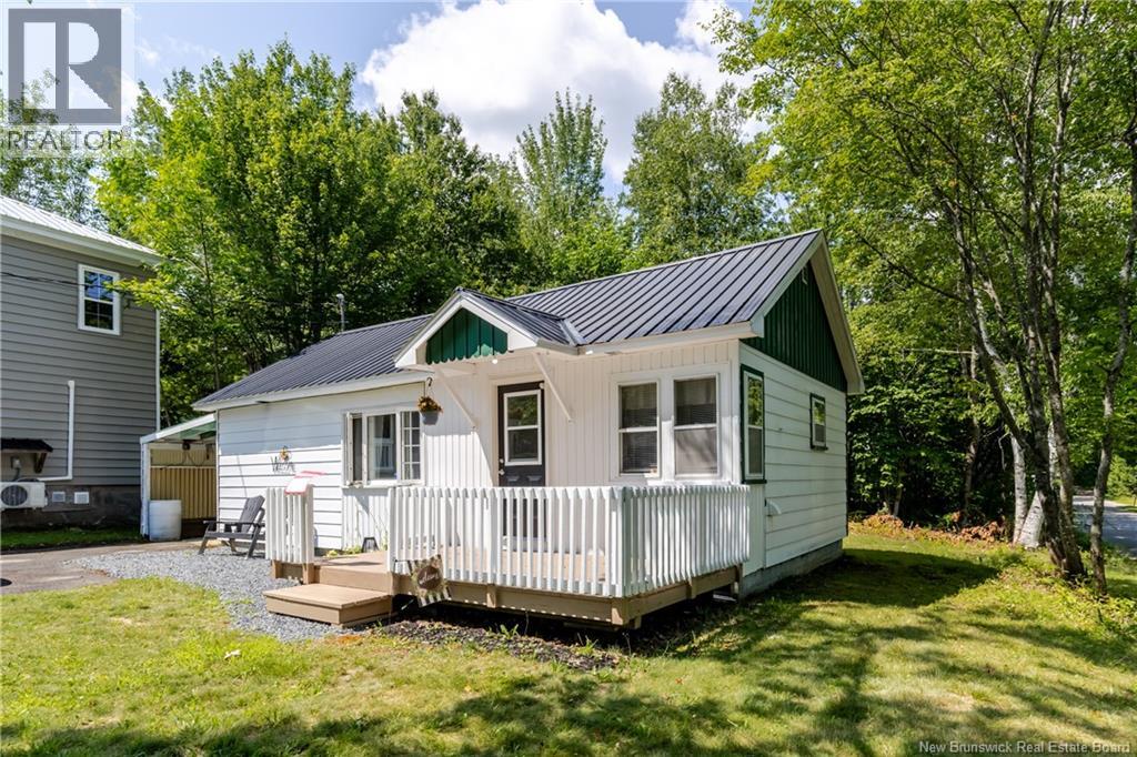 35 First Avenue, Mcadam, New Brunswick E6J 1S3 - Photo 1 - NB145952