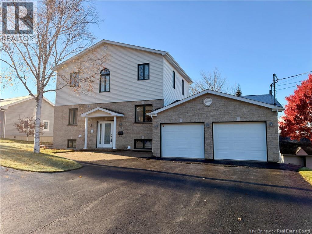 25 Des Seigneurs Street, Edmundston, New Brunswick  E3V 5B1 - Photo 2 - NB146156