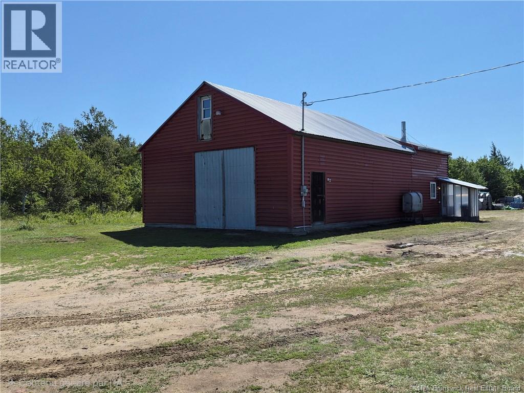 17 Capitaine, Caraquet, New Brunswick  E1W 1A9 - Photo 2 - NB146327